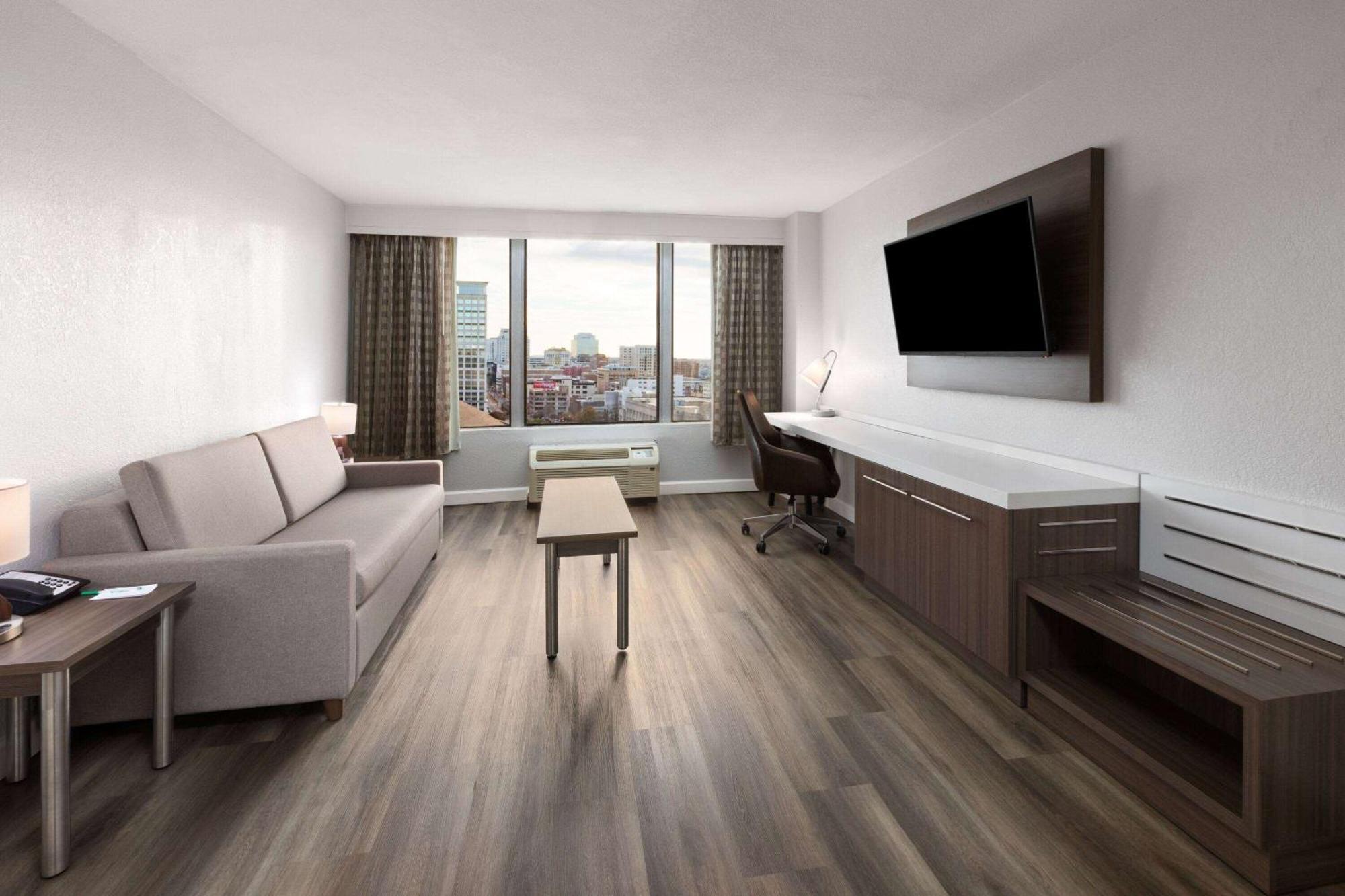 Wyndham Garden Norfolk Downtown Otel Dış mekan fotoğraf