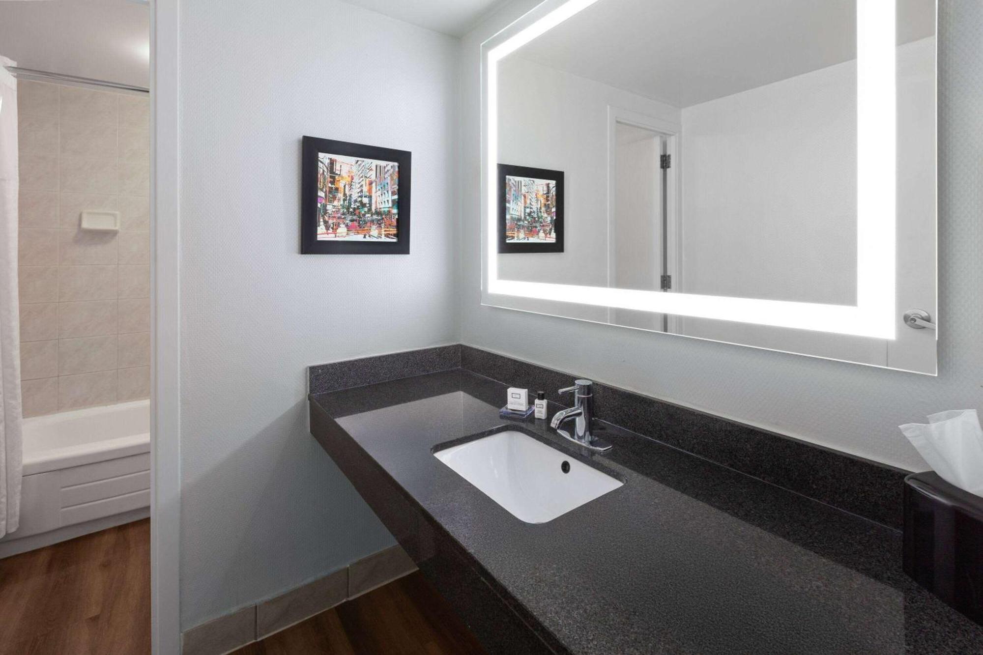 Wyndham Garden Norfolk Downtown Otel Dış mekan fotoğraf
